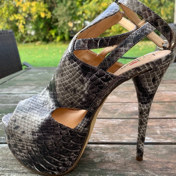 Lui Chung Snakeskin Open Toe Strappy Platform Heel - Picture 4 of 7